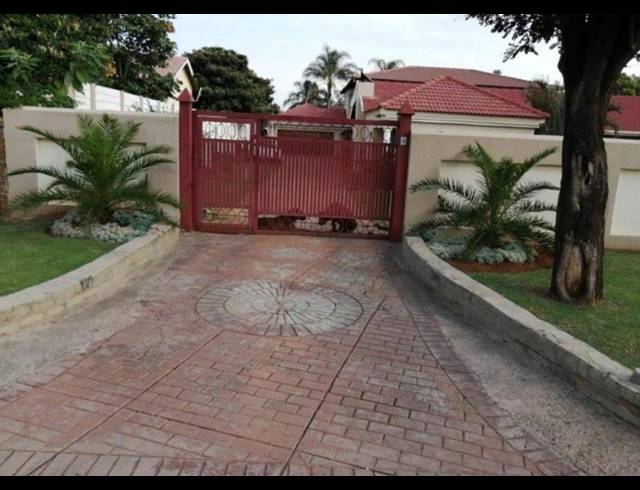 7 BEDROOM HOUSE FOR SALE IN CLAYVILLE